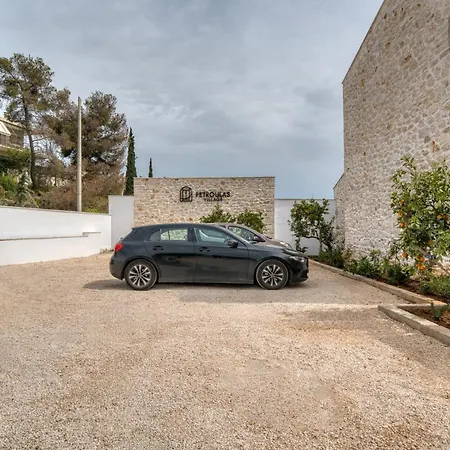 Hotel apartamentowy Petroulas Village