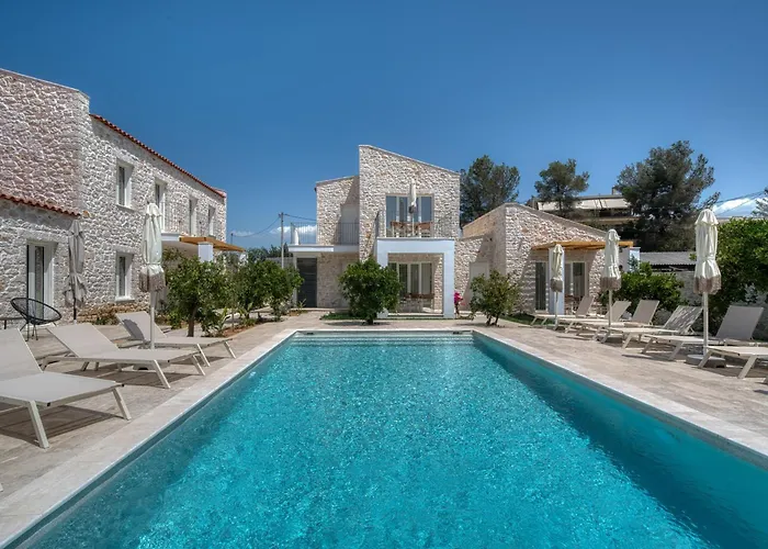 Petroulas Village Appart hôtel 4*