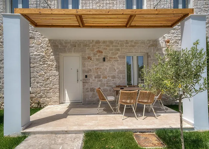 Petroulas Village Appart hôtel 4*