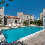 Petroulas Village شقة فندقية نافبليو