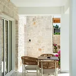 Petroulas Village شقة فندقية