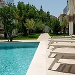 Petroulas Village نافبليو