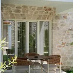 Petroulas Village 4*