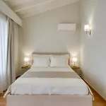 Petroulas Village アパートホテル 4*