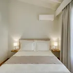 Petroulas Village アパートホテル
