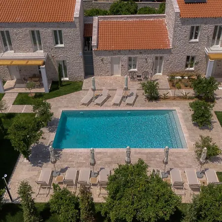 Aparthotel Petroulas Village 4*