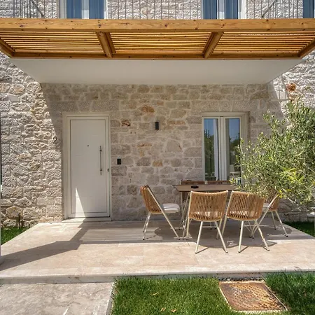 Petroulas Village Aparthotel 4*