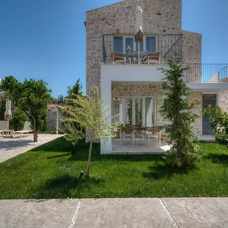 Petroulas Village 4*