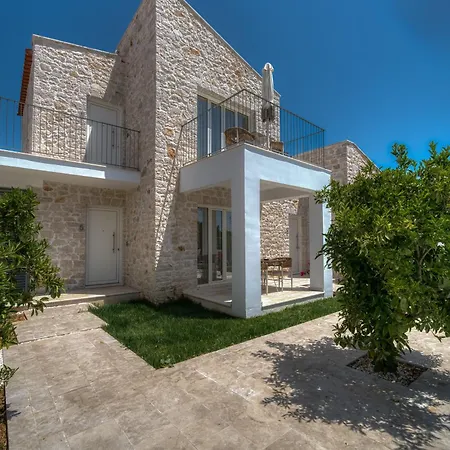 Petroulas Village Aparthotel 4*