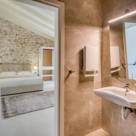 Petroulas Village Aparthotel