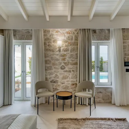 Petroulas Village Appart hôtel 4*