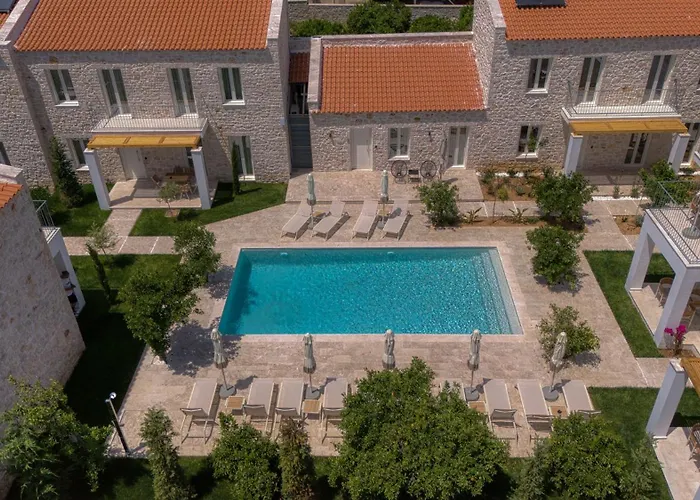 Apart Otel Petroulas Village 4*