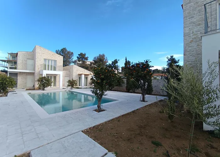 Petroulas Village 4*