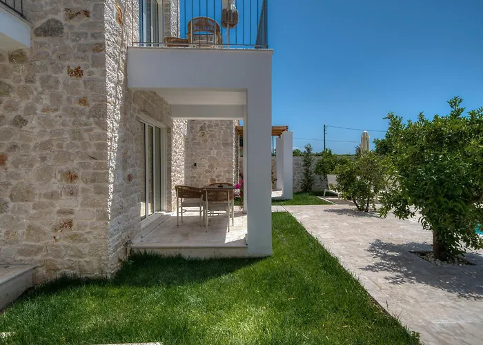 Apart Otel Petroulas Village 4*