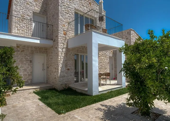Petroulas Village Apart Otel 4*