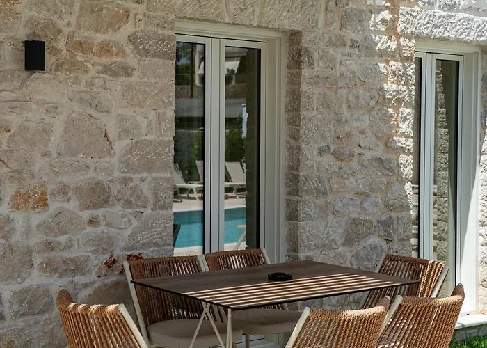 Апарт-отель Petroulas Village